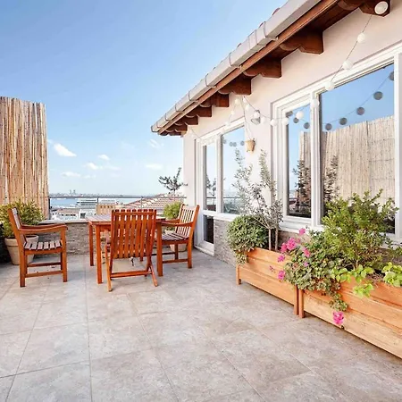 Private Terrace With Bosphorous View, 2 Bedrooms At Galata * Istambul