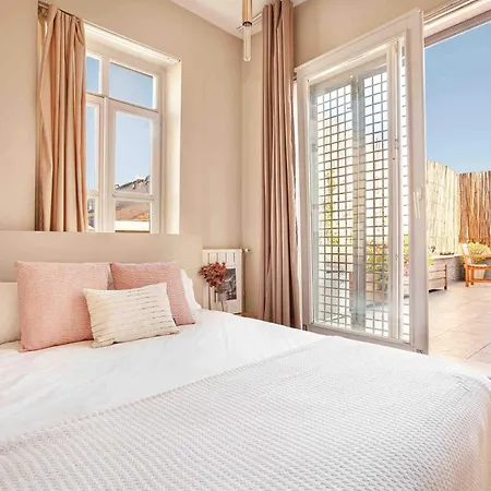 Private Terrace With Bosphorous View, 2 Bedrooms At Galata *