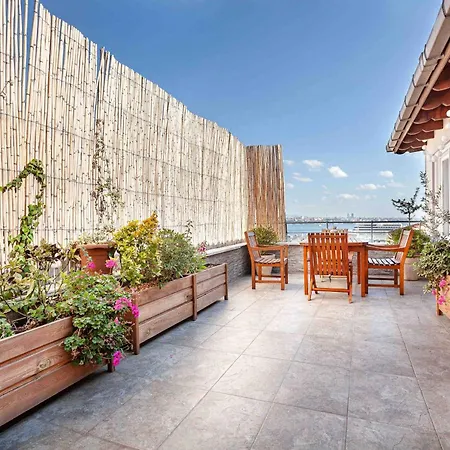 Private Terrace With Bosphorous View, 2 Bedrooms At Galata Apartament